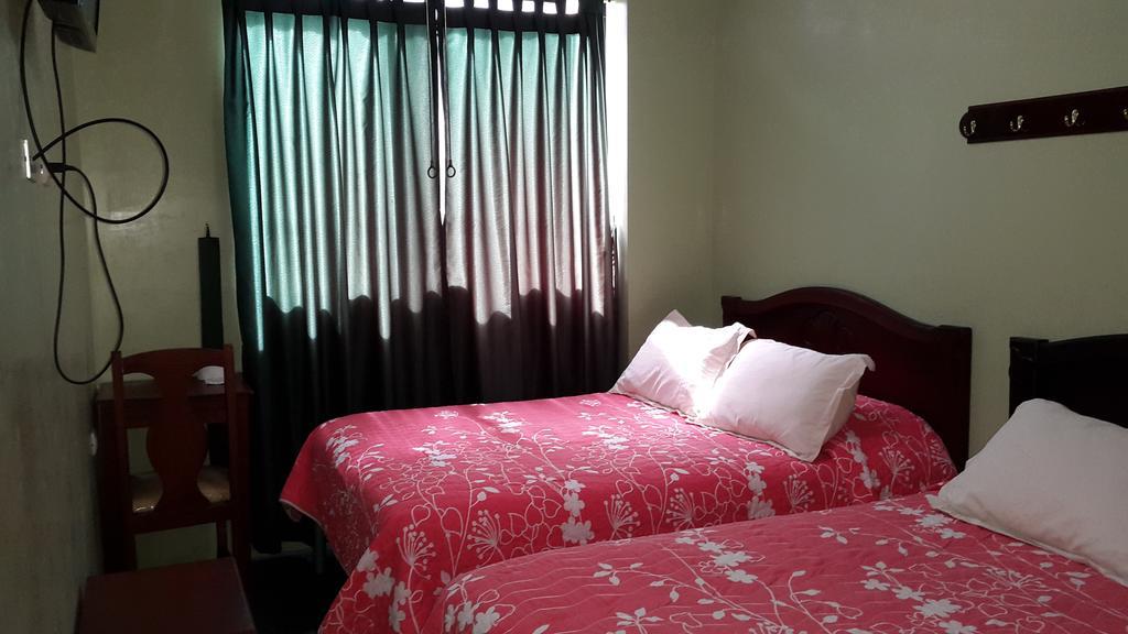 Hostal Los Lirios Loja Exteriér fotografie