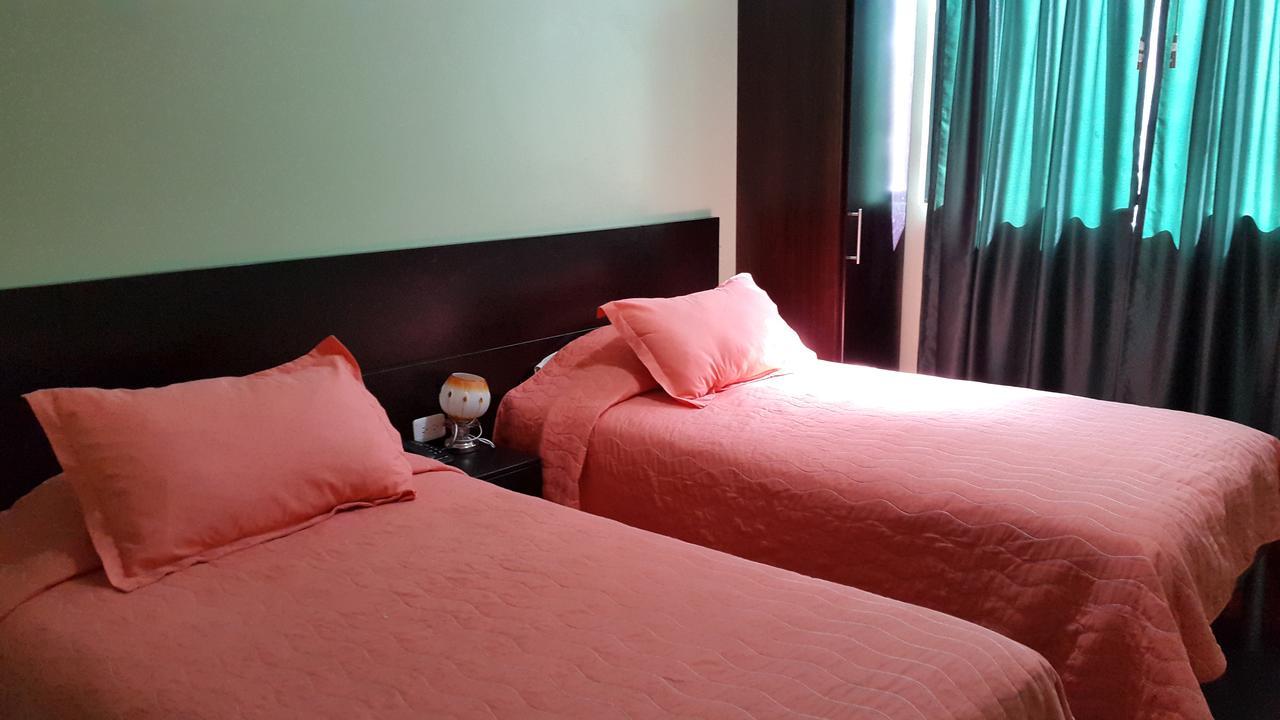 Hostal Los Lirios Loja Exteriér fotografie