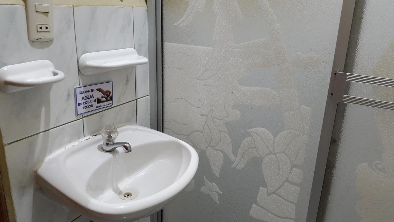 Hostal Los Lirios Loja Exteriér fotografie
