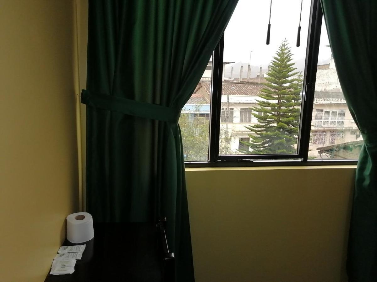 Hostal Los Lirios Loja Exteriér fotografie